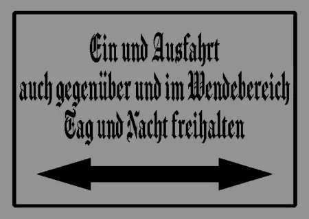 Parken verboten Schild Parken - Verkehr Ein und Ausfahrt auch gegenüber und im ... Bild